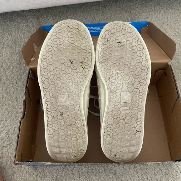 Veja Campo Sneakers (size 9.5) - Picture 3 of 6